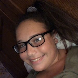 Meet your Posher, Olivia